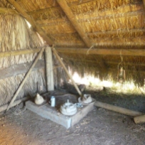 intérieur hutte coin cuisine