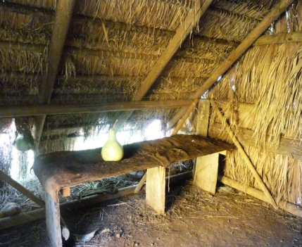 intérieur hutte lit